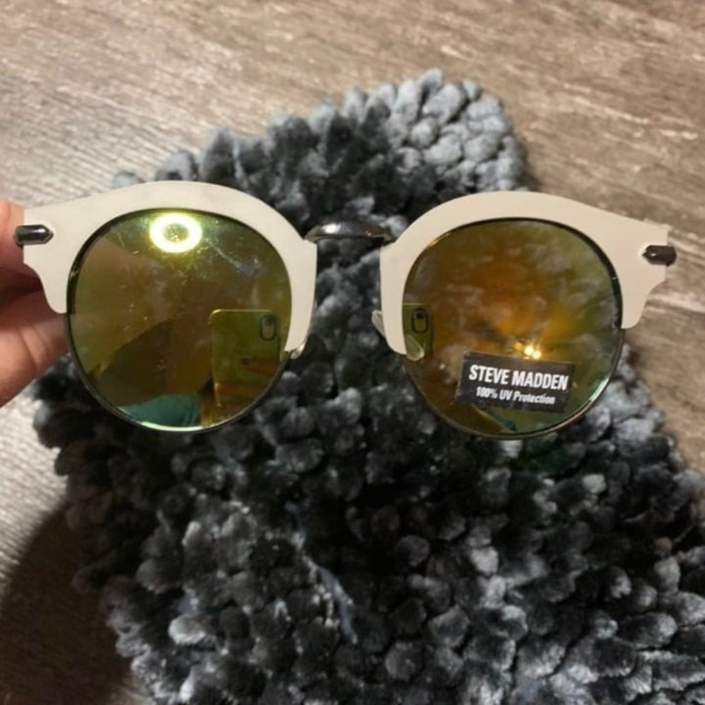 Steve Madden Sunglasses‎